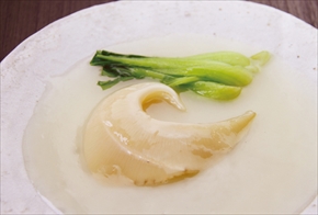 輸入）冷凍フカヒレ　尾ビレ（１５枚）　１ｋｇ  中華料理