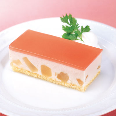 味の素冷凍食品）フリーカットケーキ　白桃ムース　５５０ｇ（２－４月）